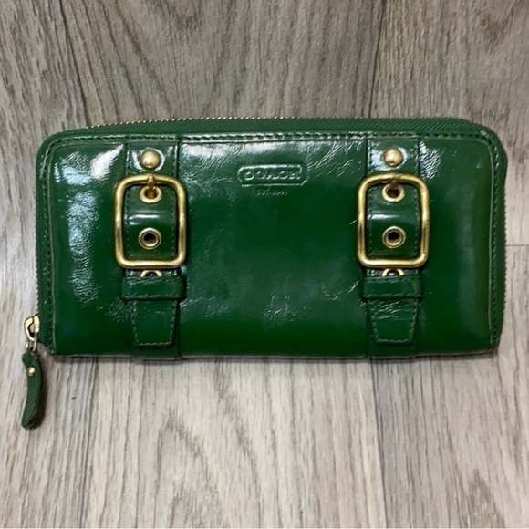 Coach Handbags - *RARE* Coach Vintage Green Zip-around Wallet “Zoe”